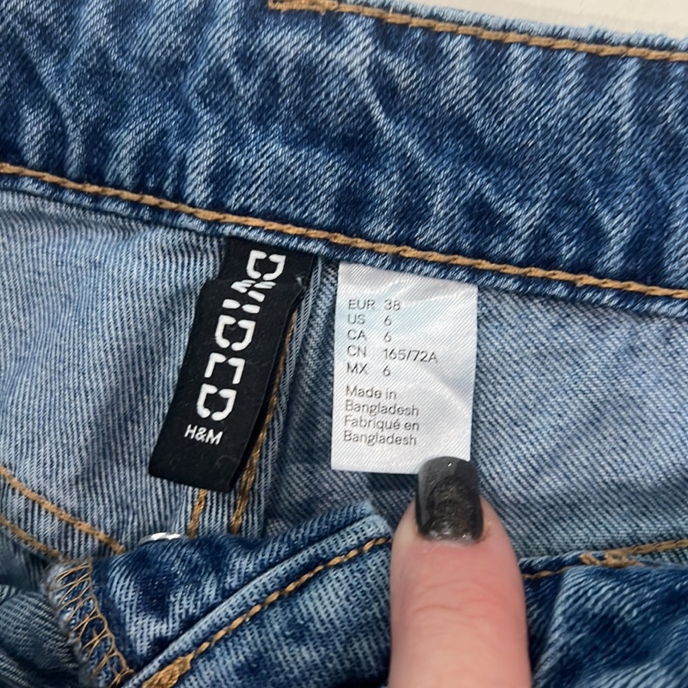 Divided by H & M distressed jeans size 6 - Picture 4 of 8